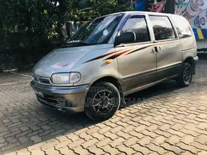 Nissan Serena 1993 Van (Used)