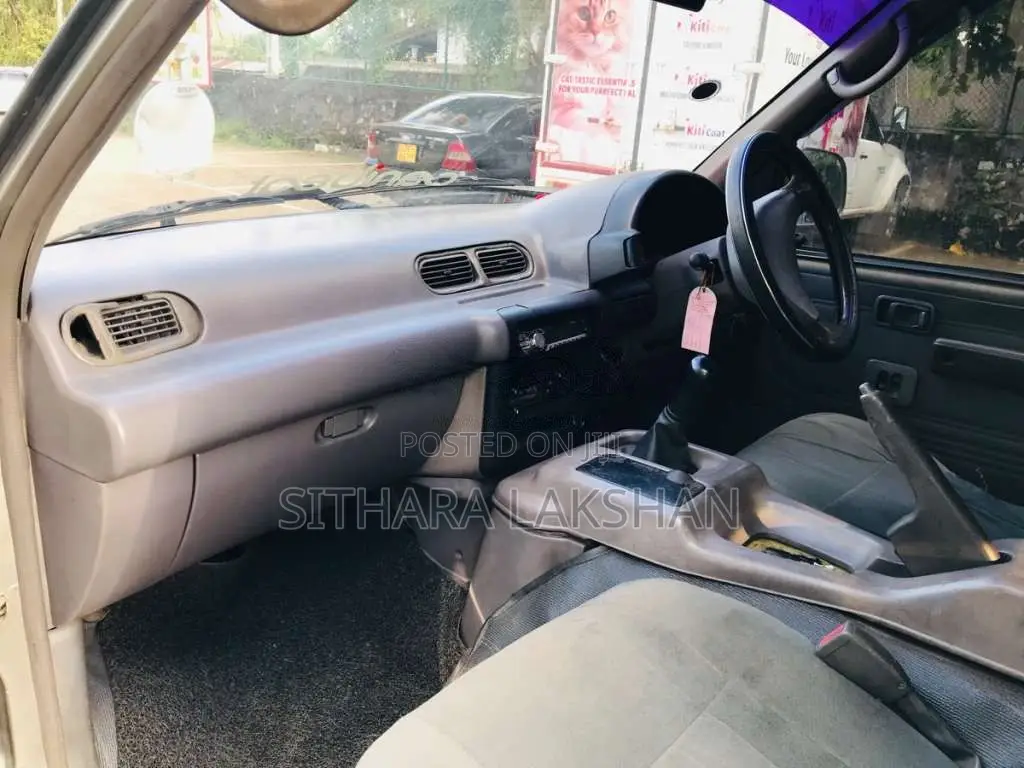Nissan Serena 1993 Van (Used)