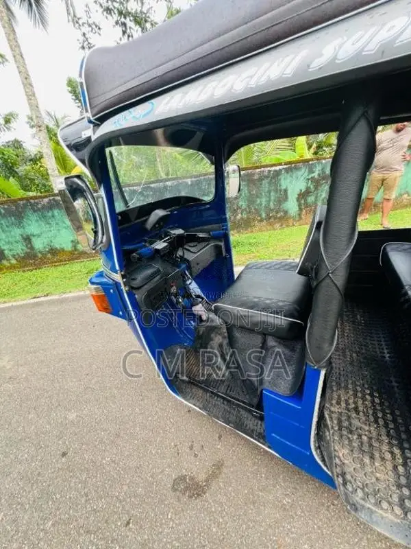 Bajaj RE 205 2013 Three Wheel (Used)