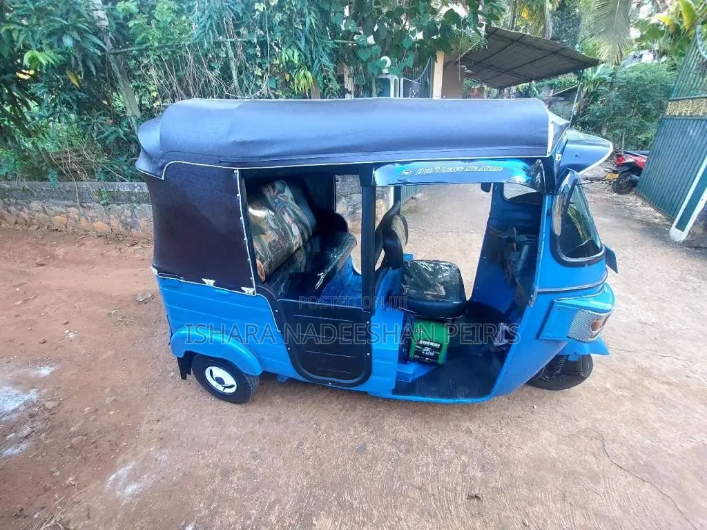 Bajaj RE 205 2013 Three Wheel (Used)