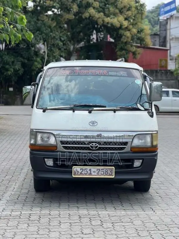 Toyota Dolphin 109 1993 Van (Used)