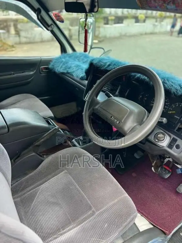 Toyota Dolphin 109 1993 Van (Used)