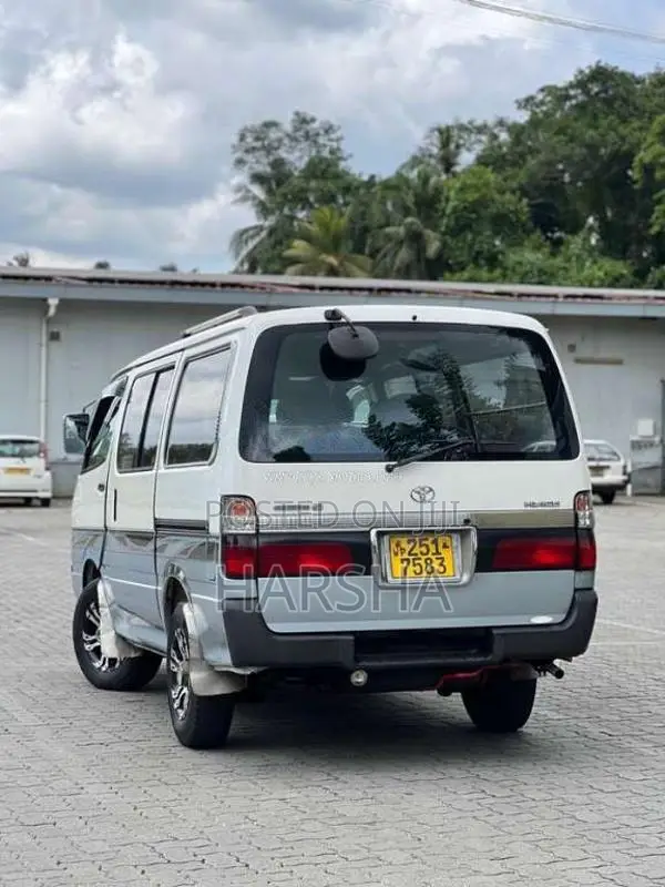 Toyota Dolphin 109 1993 Van (Used)