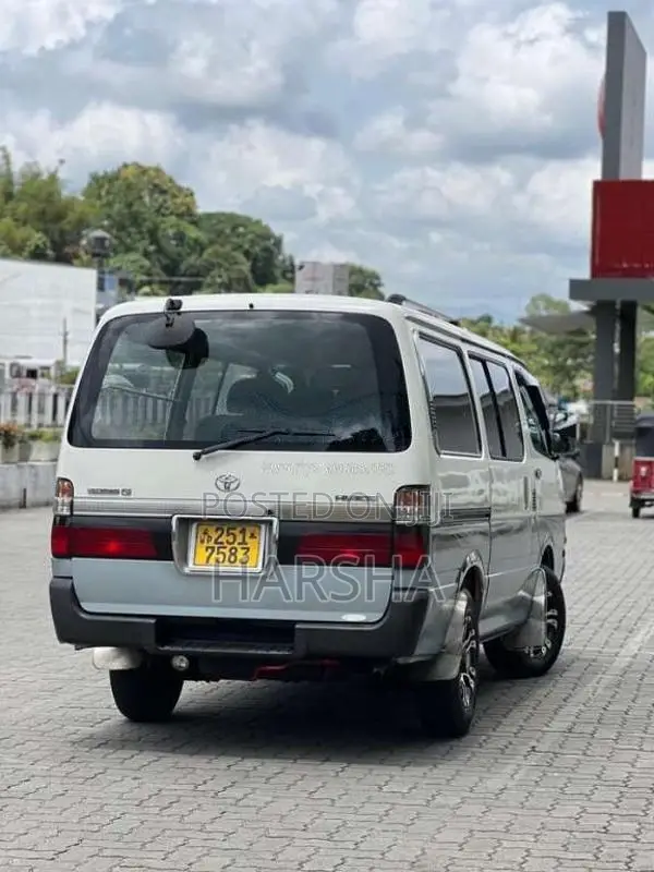 Toyota Dolphin 109 1993 Van (Used)