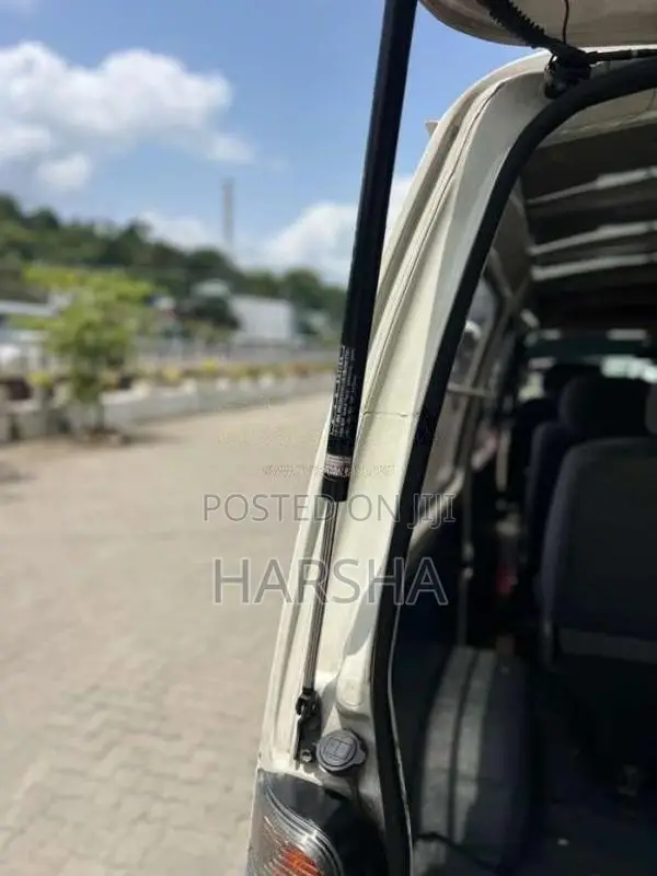 Toyota Dolphin 109 1993 Van (Used)