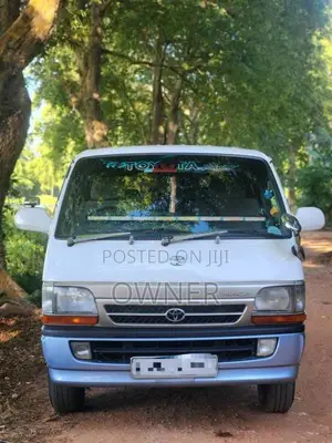 Toyota Dolphin 172 2006 Van (Used)