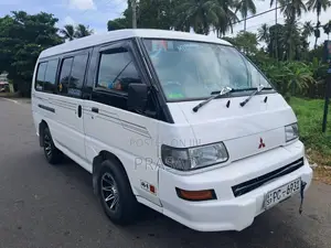 Mitsubishi PO15 2011 Van (Used)