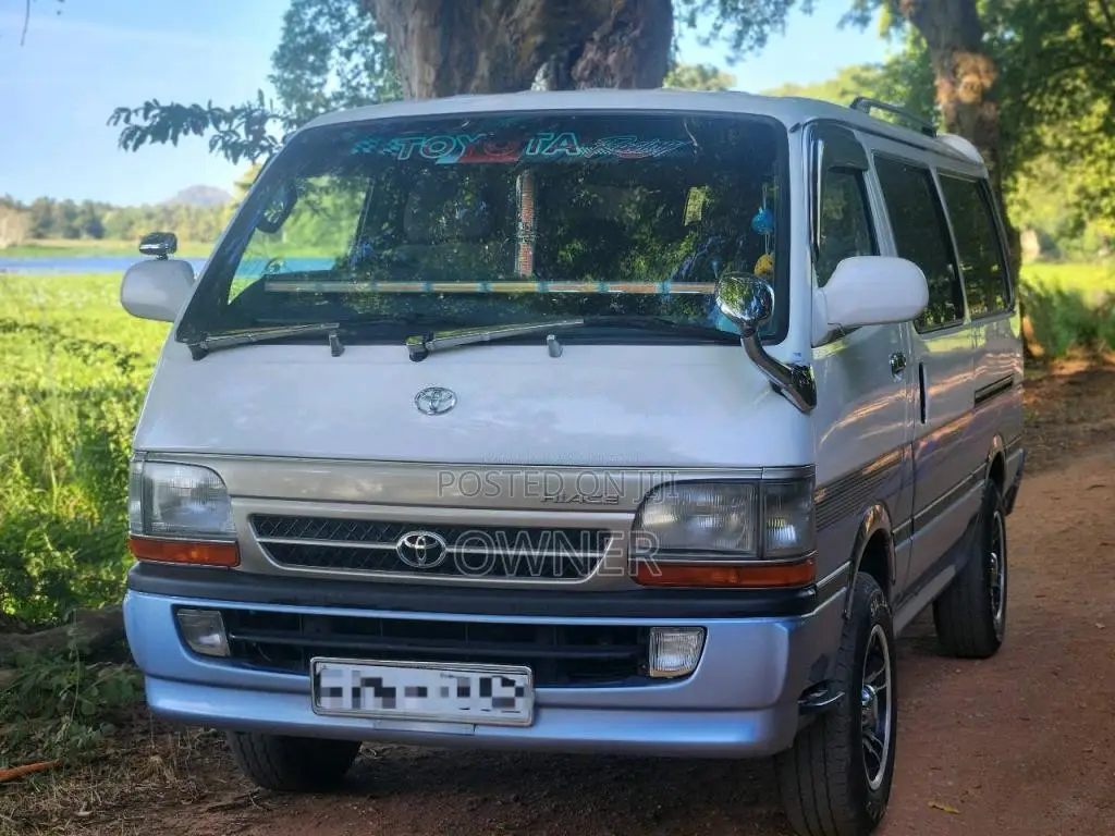 Toyota Dolphin 172 2006 Van (Used)
