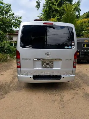 Toyota KDH 2012 Van (Used)