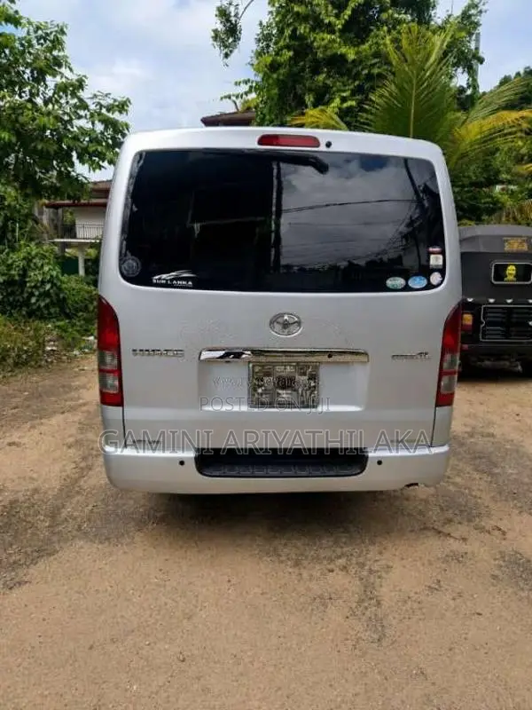Toyota KDH 2012 Van (Used)