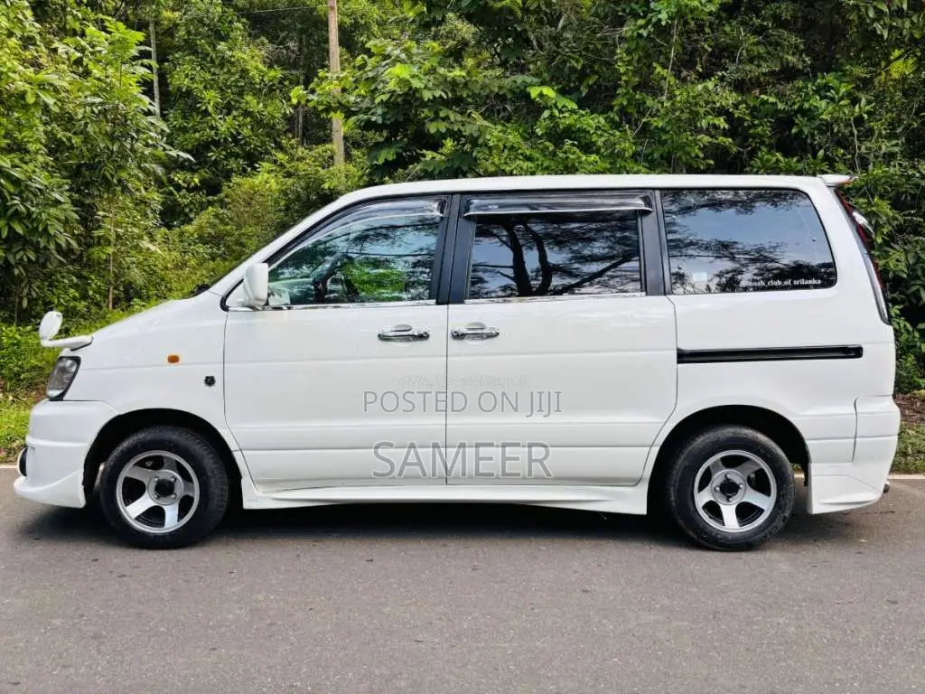 Toyota Noah KR42 2001 Van (Used)