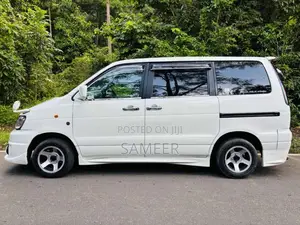 Toyota Noah KR42 2001 Van (Used)