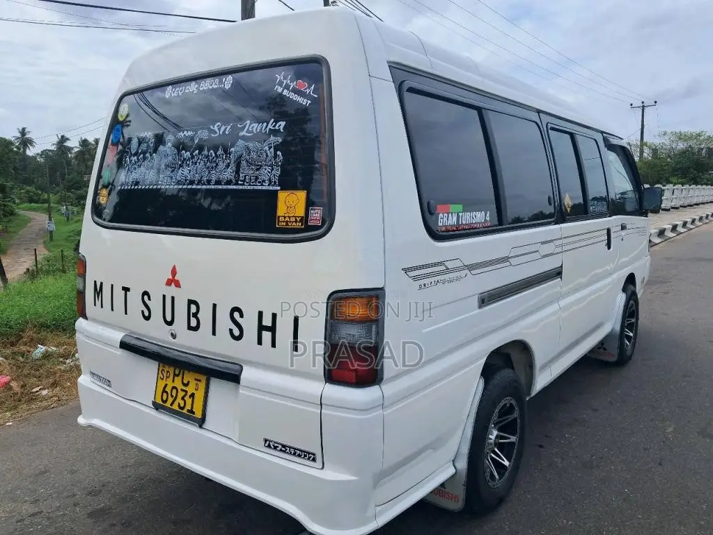 Mitsubishi PO15 2011 Van (Used)