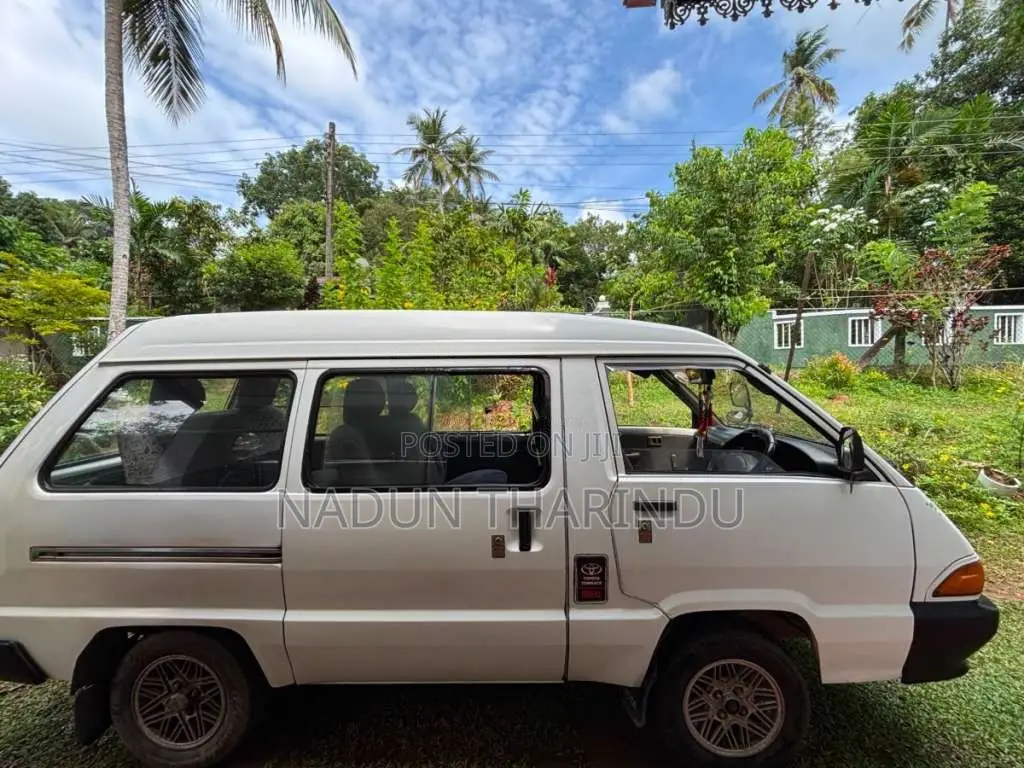 Toyota CR27 1992 Van (Used)