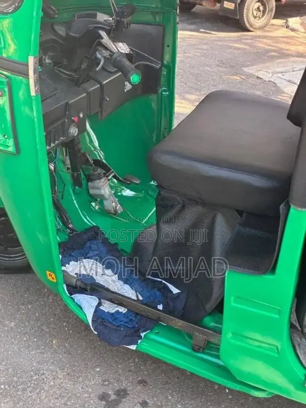 Bajaj RE 4 Stroke 2010 Three Wheel (Used)