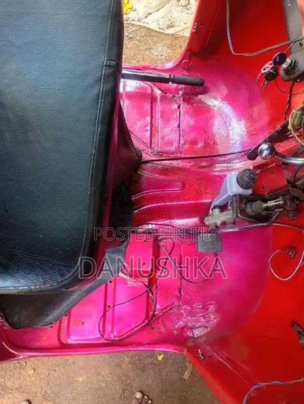 Bajaj RE 2 Stroke 2004 Three Wheel (Used)