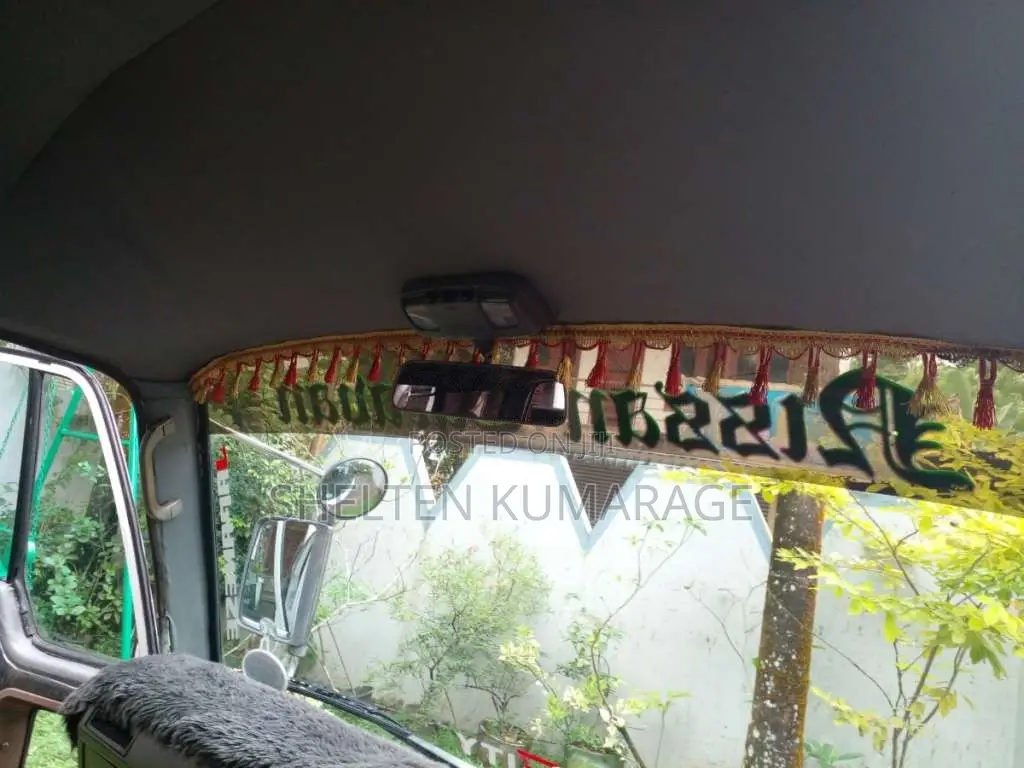 Nissan Caravan 1982 Van (Used)