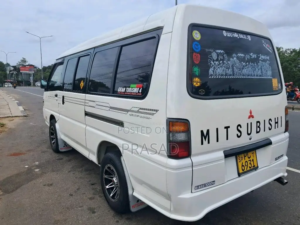 Mitsubishi PO15 2011 Van (Used)