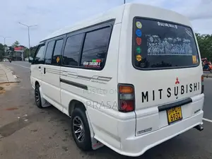 Mitsubishi PO15 2011 Van (Used)