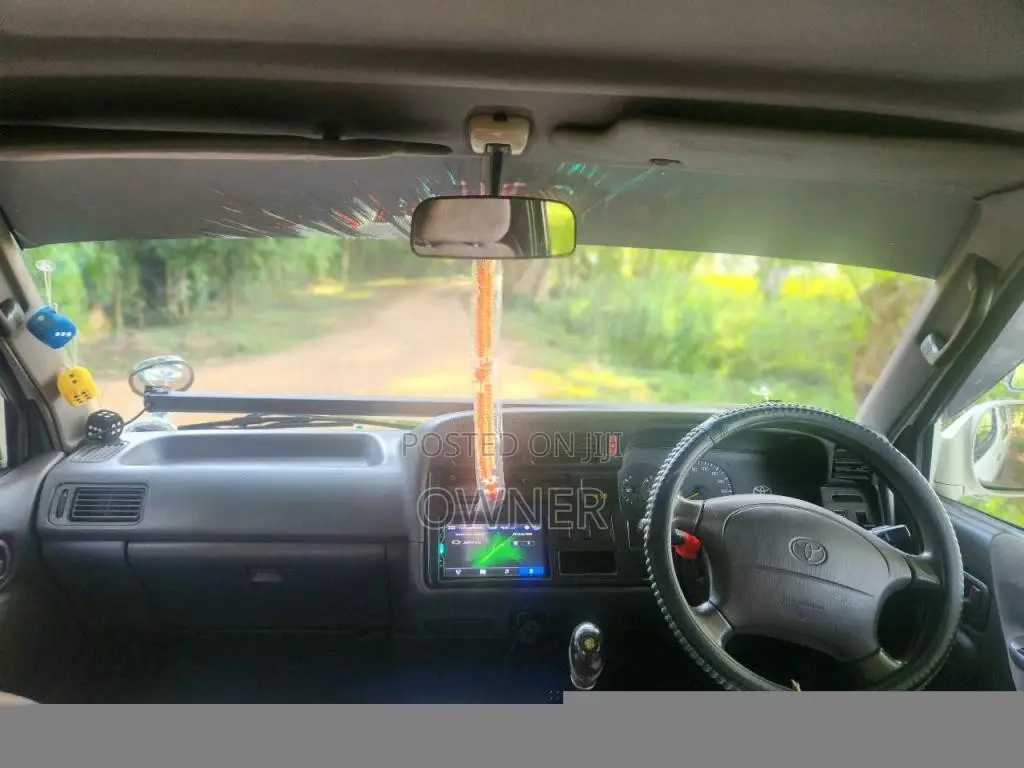 Toyota Dolphin 172 2006 Van (Used)