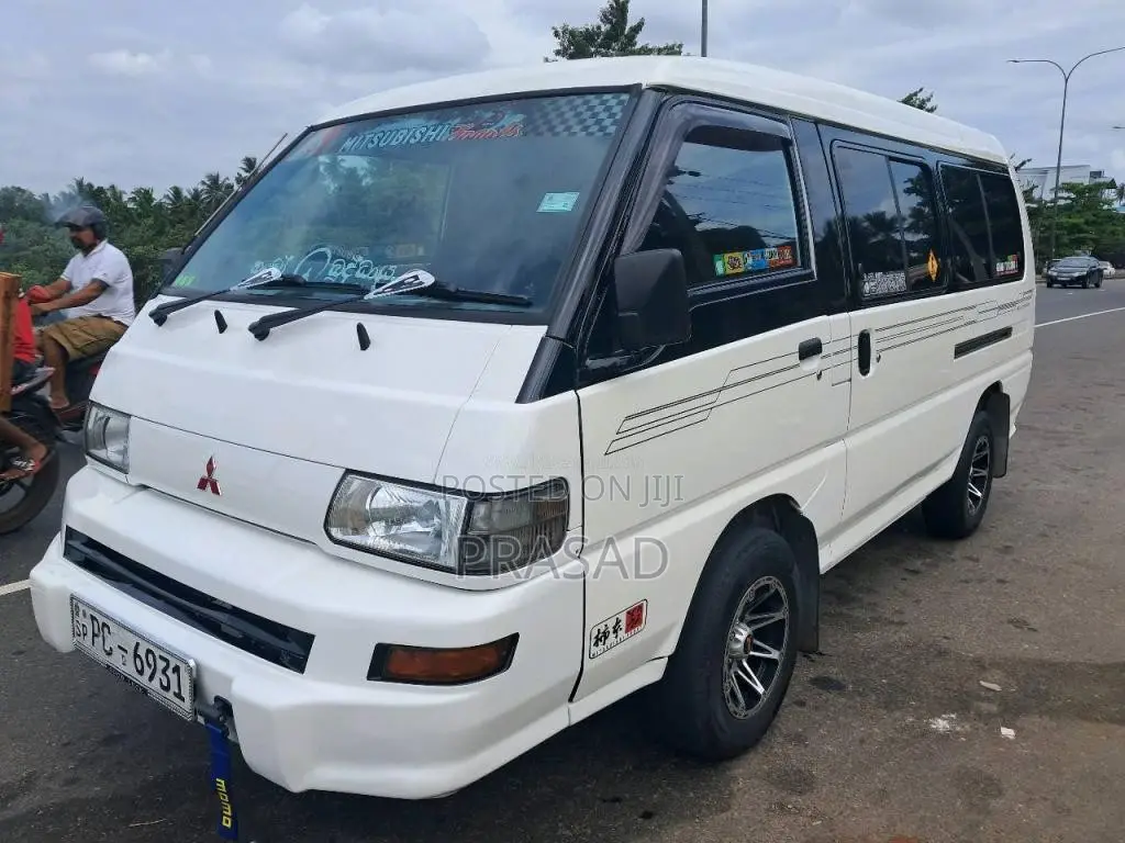 Mitsubishi PO15 2011 Van (Used)