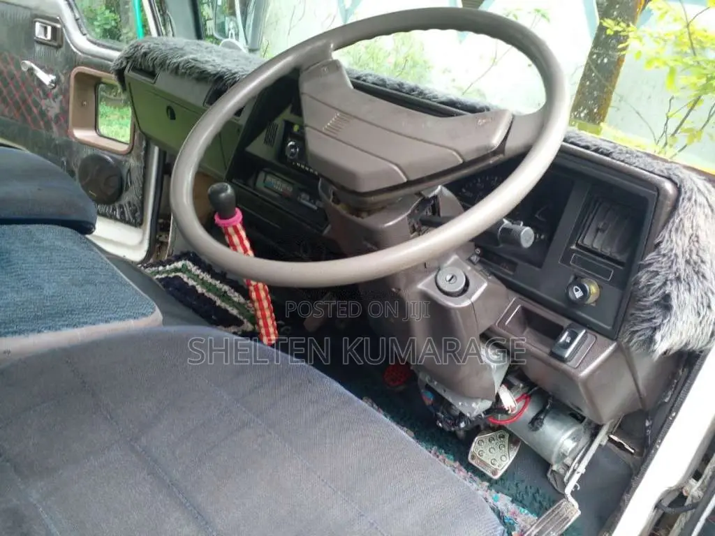 Nissan Caravan 1982 Van (Used)
