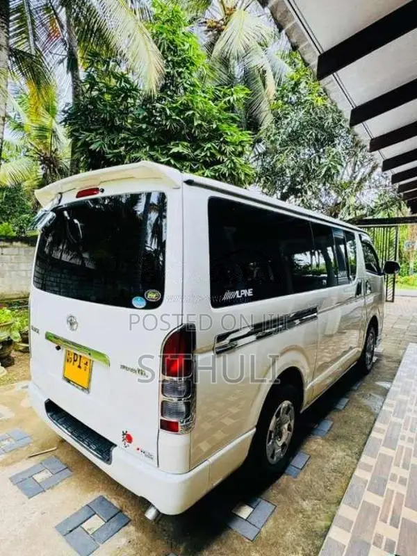 Toyota KDH 2013 Van (Used)