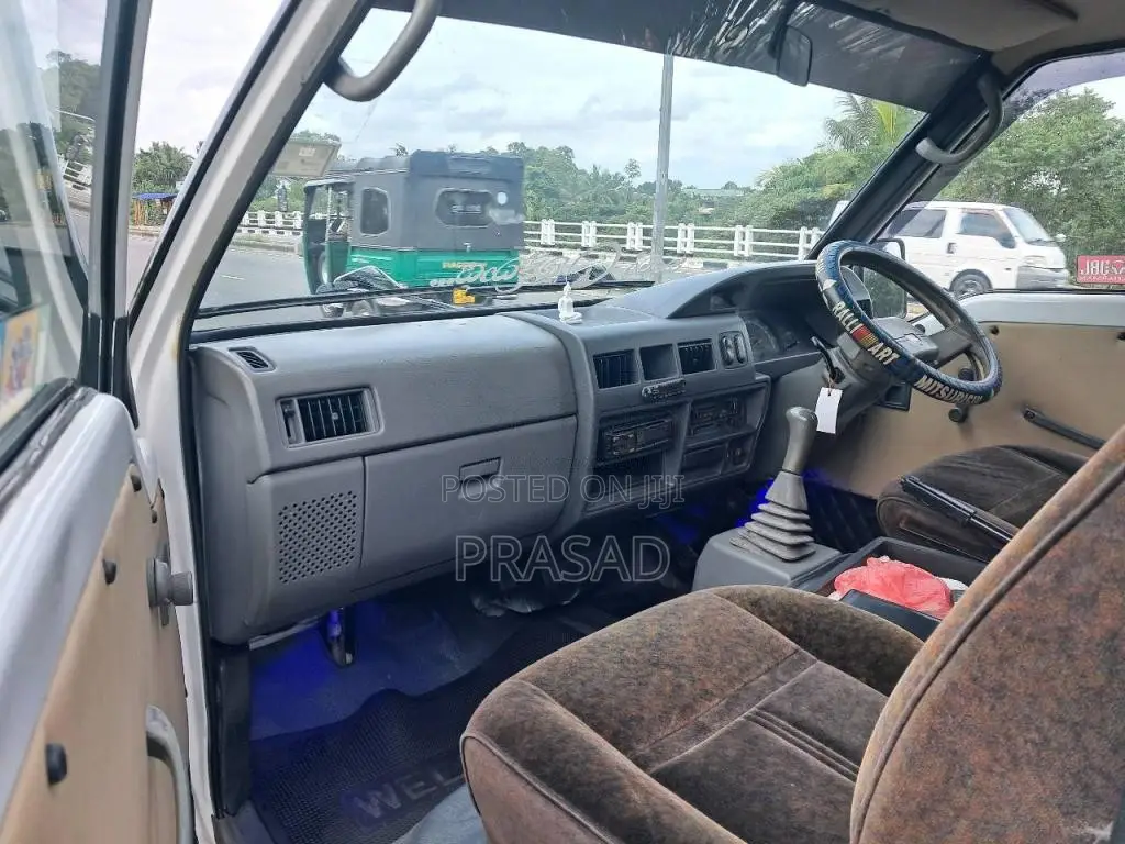 Mitsubishi PO15 2011 Van (Used)