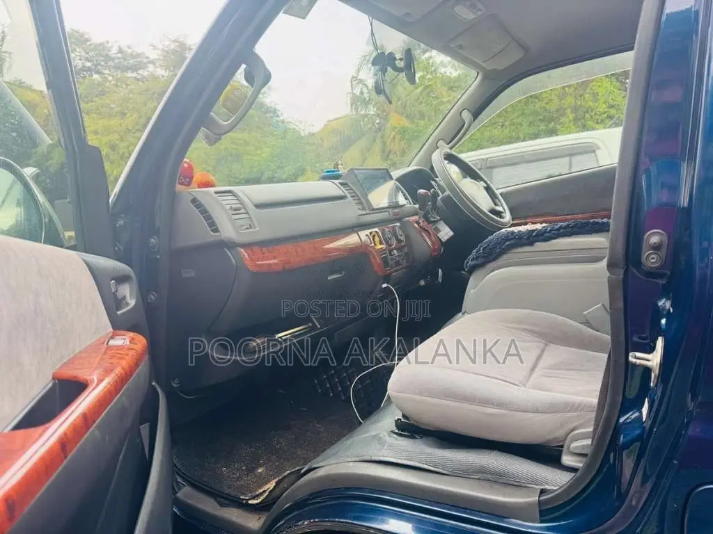Toyota KDH 200 Super GL 2007 Van (Used)