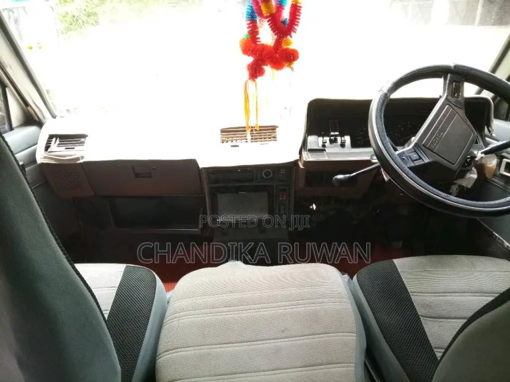 Toyota Shell 1988 Van (Used)