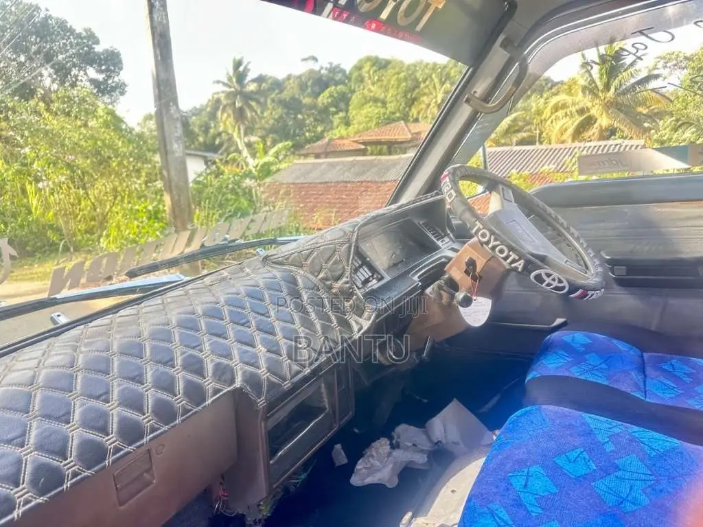 Toyota HIACE 1988 Van (Used)