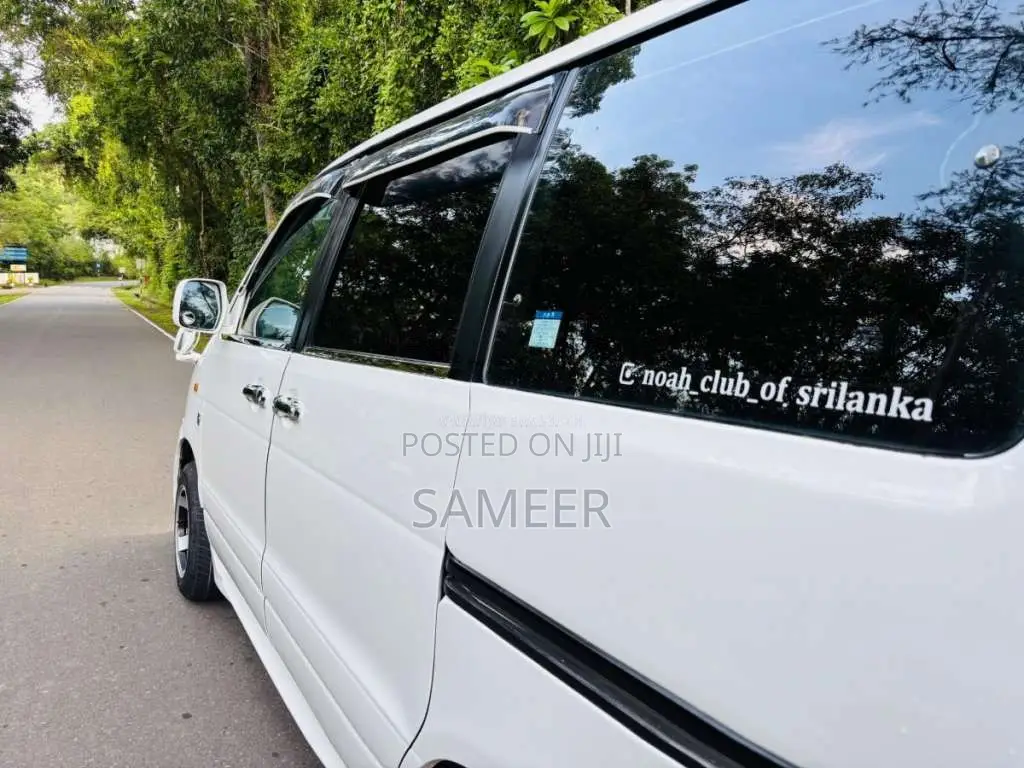 Toyota Noah KR42 2001 Van (Used)