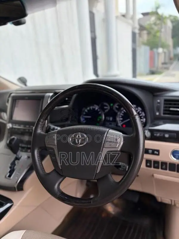 Toyota Alphard Executive Lounge 2014 Van (Used)