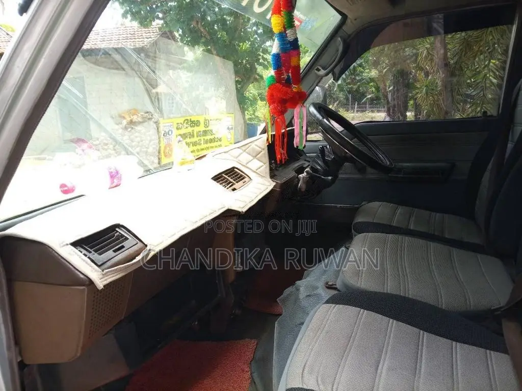 Toyota Shell 1988 Van (Used)