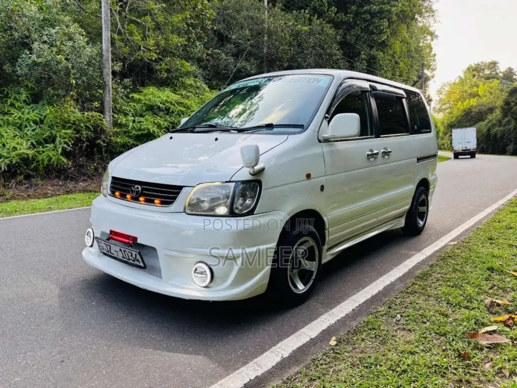 Toyota Noah KR42 2001 Van (Used)