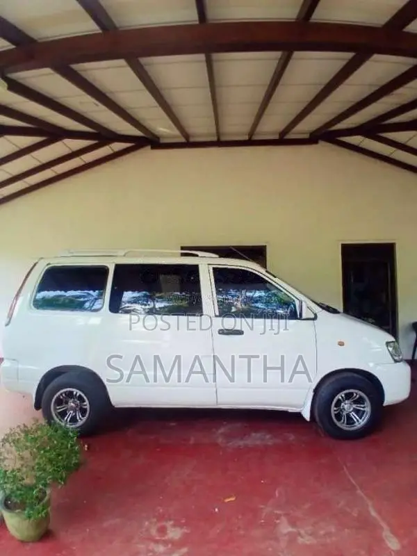 Toyota Noah 1998 Van (Used)