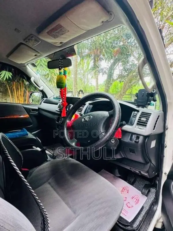 Toyota KDH 2013 Van (Used)