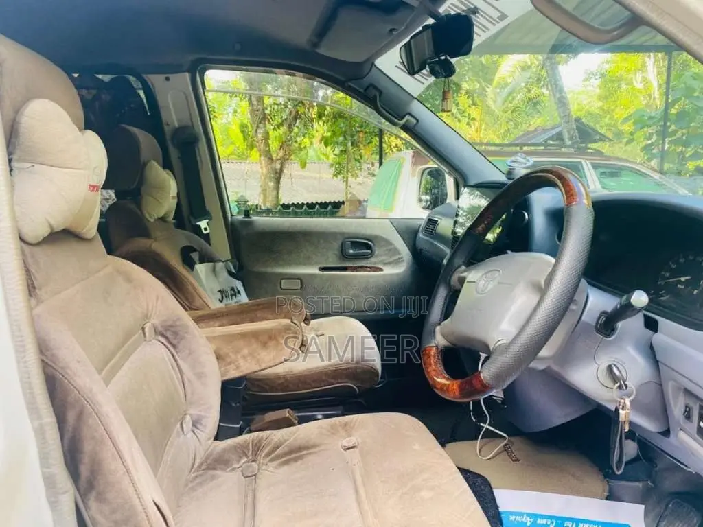 Toyota Noah KR42 2001 Van (Used)