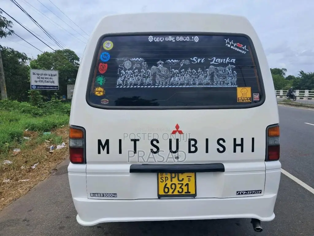 Mitsubishi PO15 2011 Van (Used)