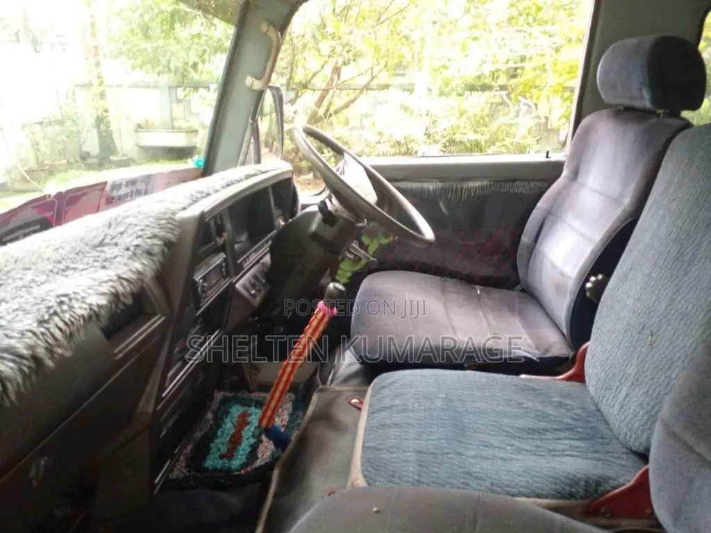 Nissan Caravan 1982 Van (Used)