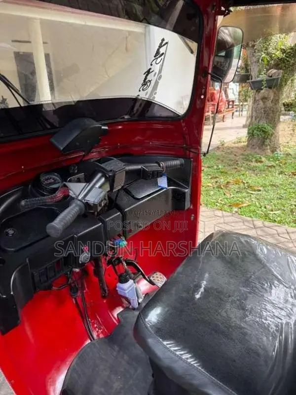 Bajaj 4 Stroke 2011 Three Wheel (Used)
