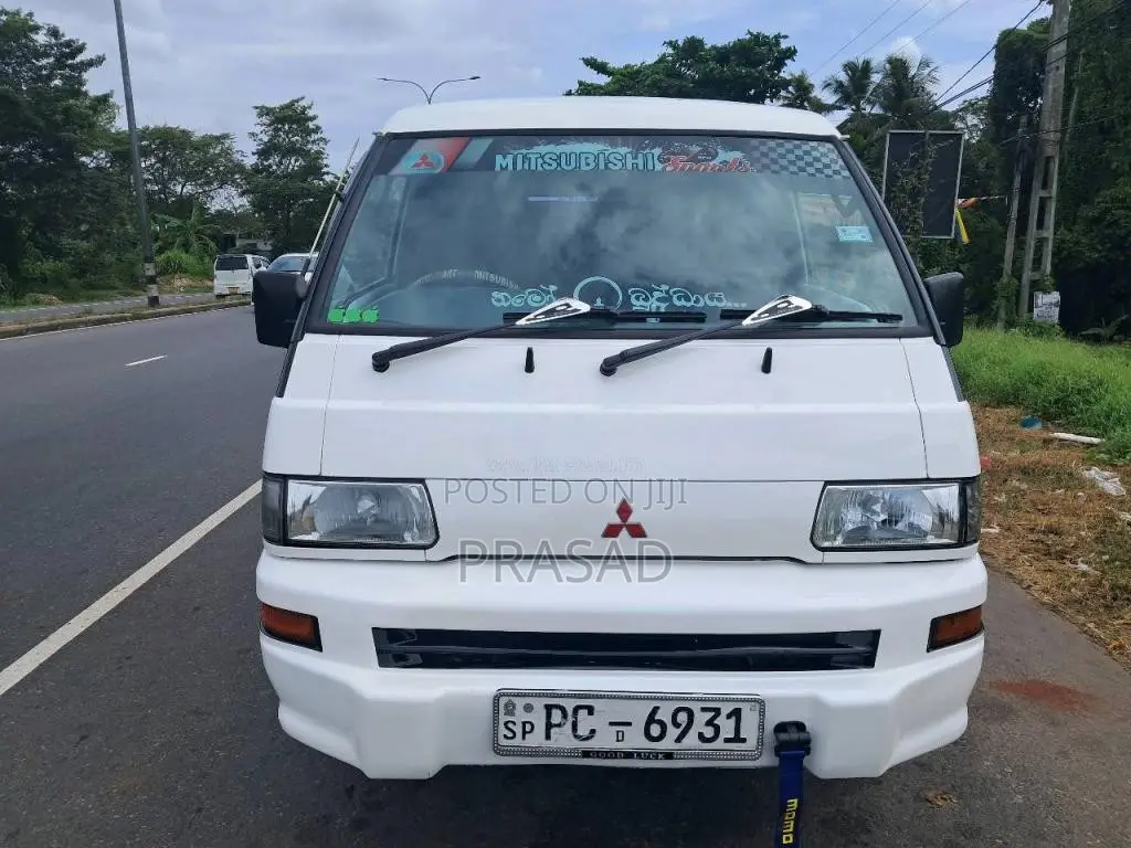 Mitsubishi PO15 2011 Van (Used)