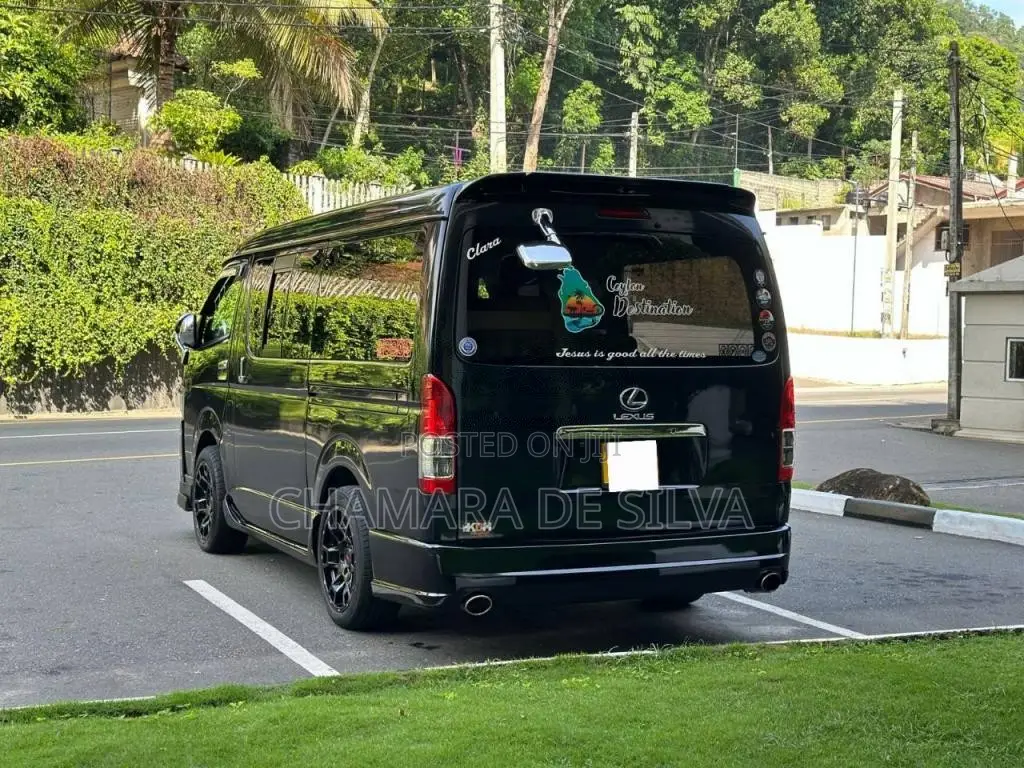 Toyota KDH 2007 Van (Used)