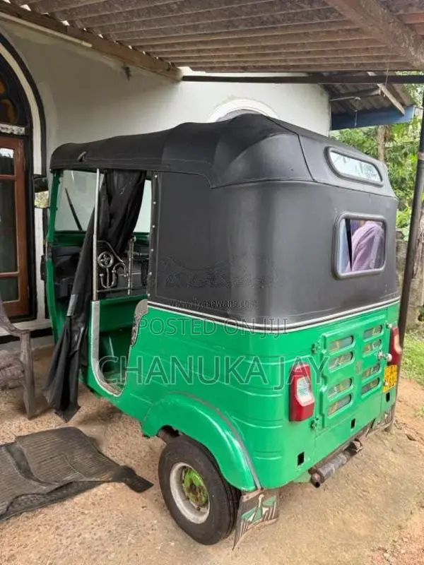 Bajaj 4 stroke 2014 Three Wheel (Used)