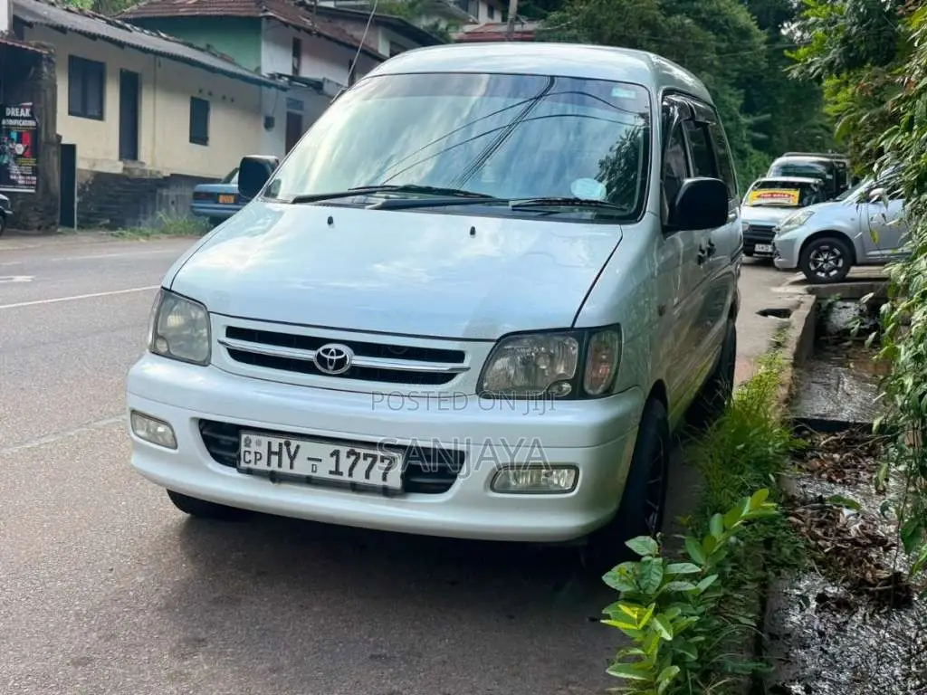 Toyota Noah CR42 2000 Van (Used)
