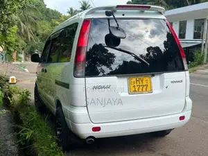 Toyota Noah CR42 2000 Van (Used)