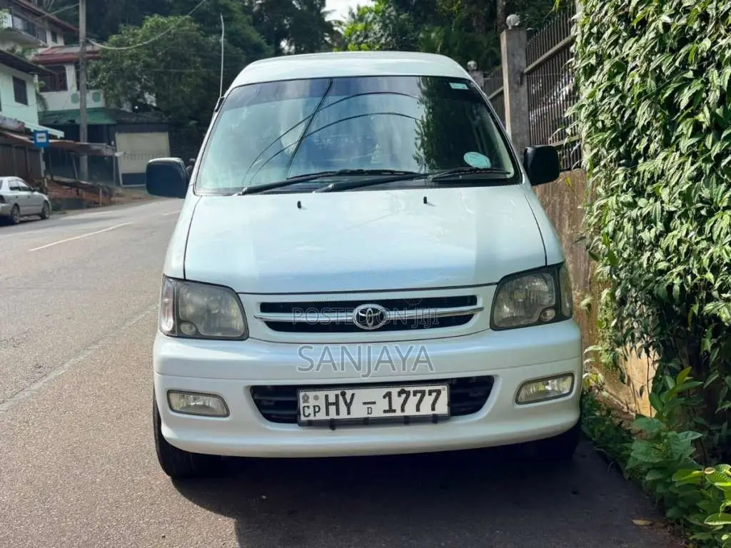 Toyota Noah CR42 2000 Van (Used)