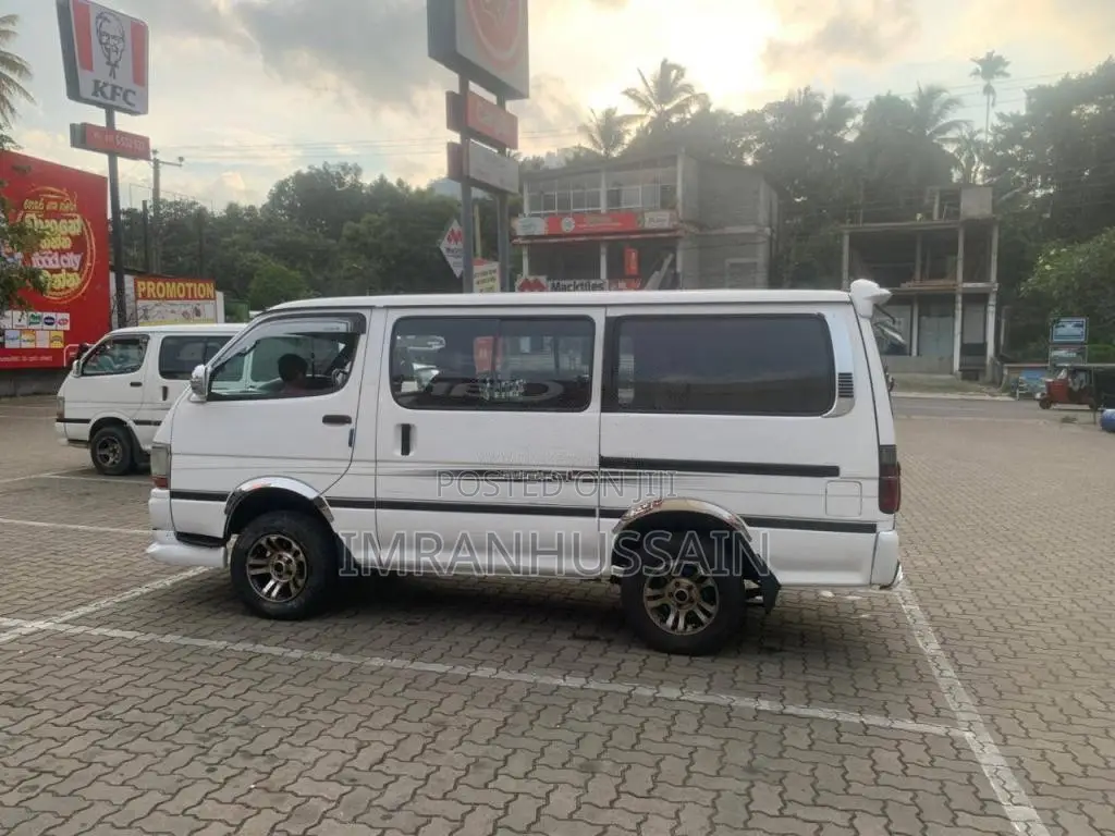 Toyota Dolphin 102 1993 Van (Used)