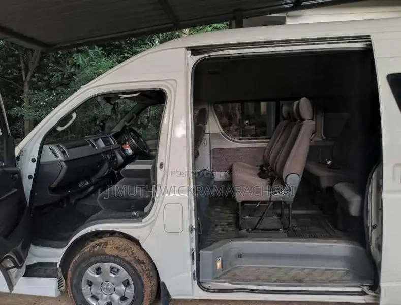 Toyota KDH 2005 Van (Used)