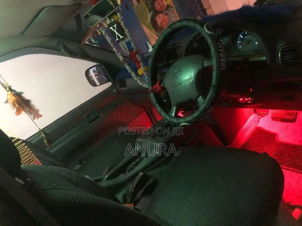 Nissan Serena 1999 Van (Used)